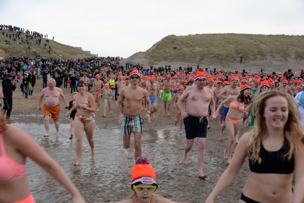 ../Images/Nieuwjaarsduik Nederzandt 2016 041.jpg